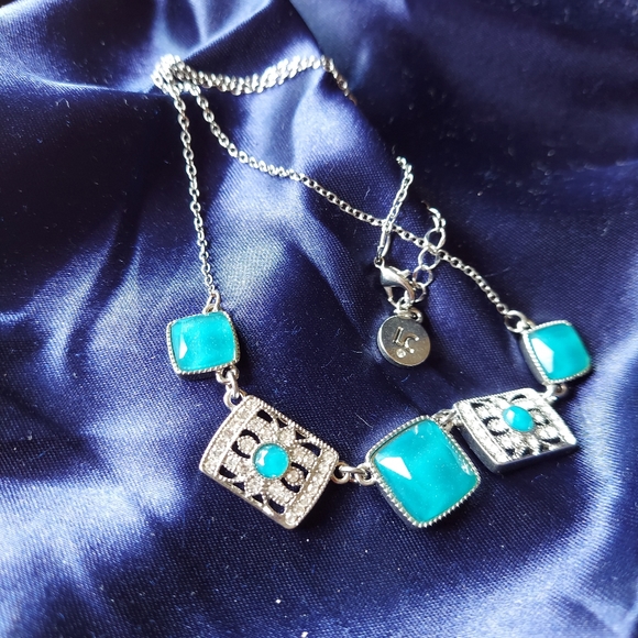 Liz Claiborne Silvertone Necklace w/Blue-ish Faux Stones and Faux Diamonds. - Picture 9 of 16